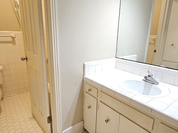 2nd image of 1304 Biscayne Dr