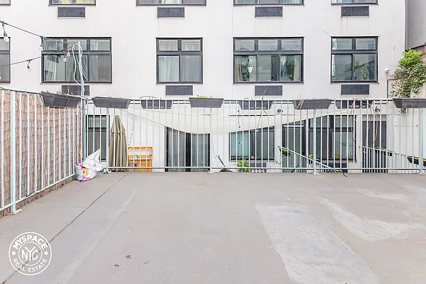 Rented by MySpaceNYC | media 39