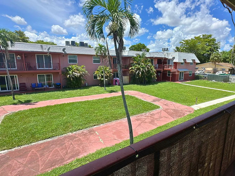 2221 NW 58th Ter