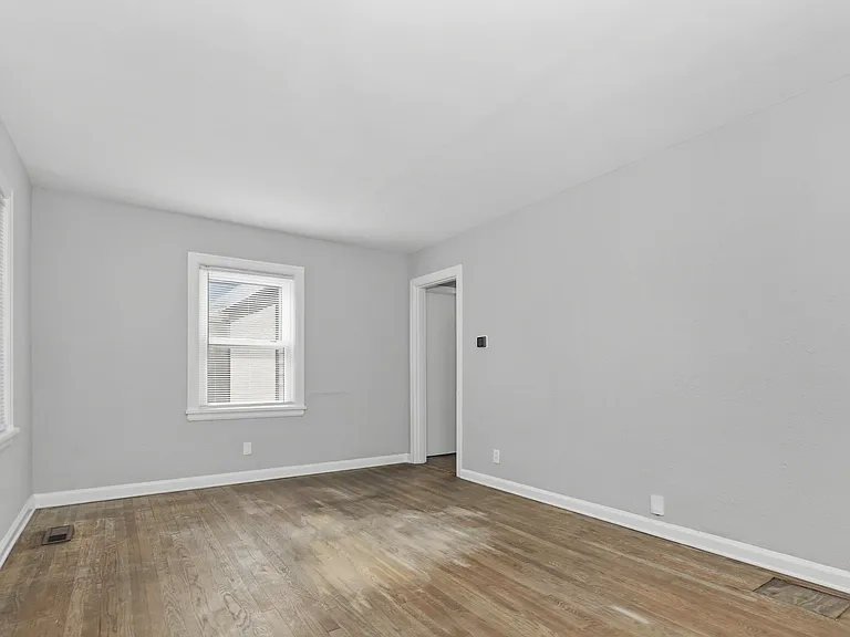 1533 Cardington Rd — Photo 2