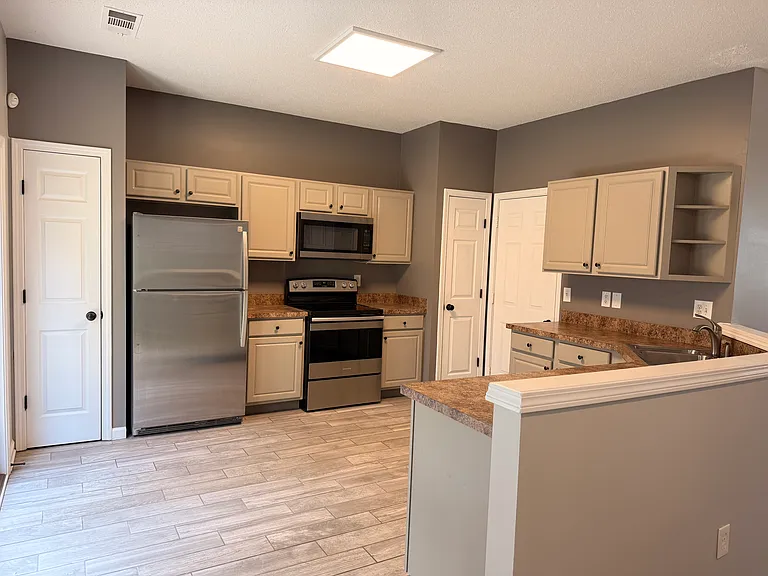 1637 Heyford Cir NW — Photo 5