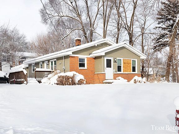 2nd image of 3807 Balsam Ave NE