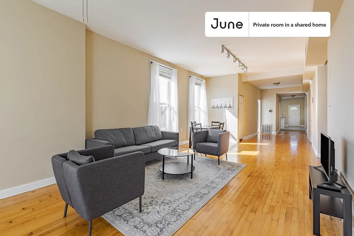 Full bedroom in 4 bed/2 bath home in Wicker Park #1534 A — Photo 4