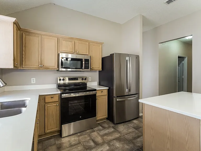 4612 Parkmount Dr — Photo 7