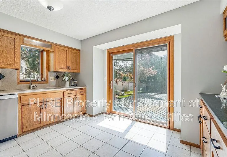 10247 Nottingham Trl — Photo 17