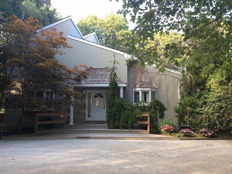 Charming Quogue Modern