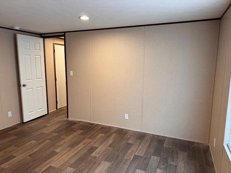 112 Harold Ln — Photo 8