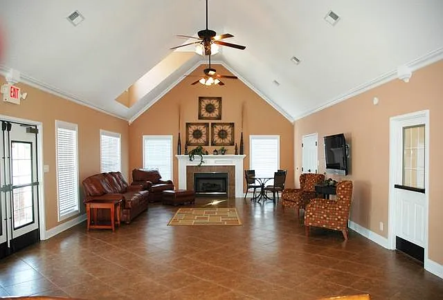 332 Sam Houston Circle — Photo 4