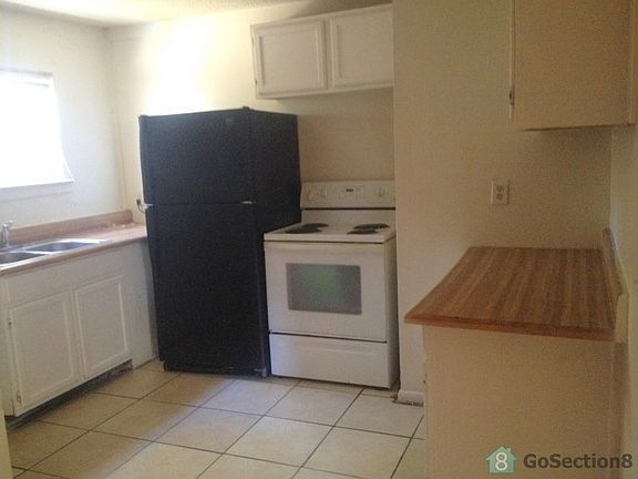 4th image of 2135 S King Ave