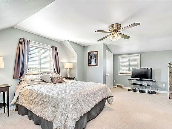 4th image of 648 Somerville Dr