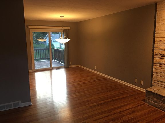 5th image of 3616 S 107th St
