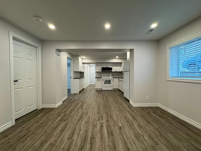 74 Peel St #BASEMENT — Photo 6