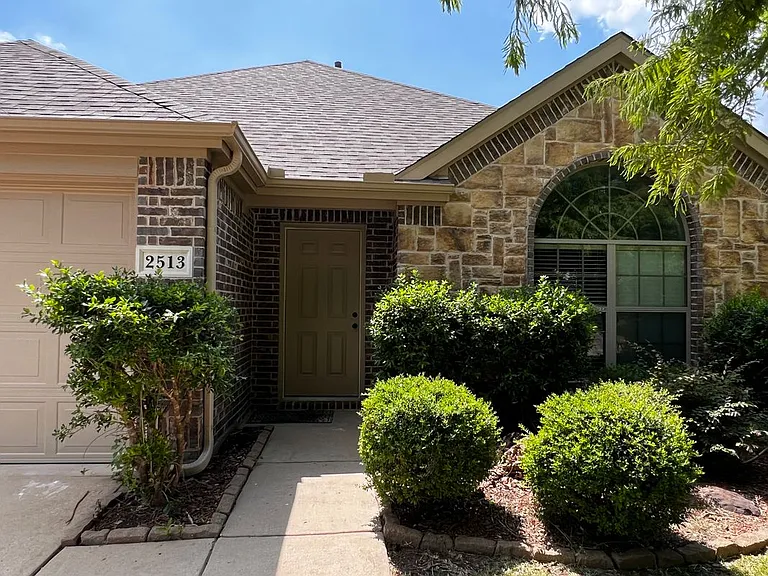 2513 Slalom Dr — Photo 2