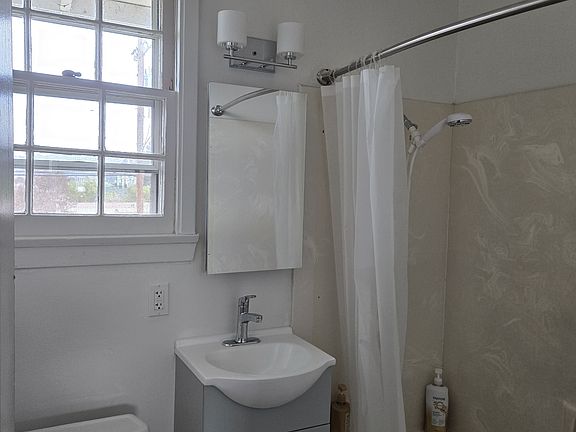 4th image of 2281 Sacramento St