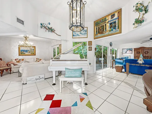 800 Lagoon Lane, Lantana, FL 33462