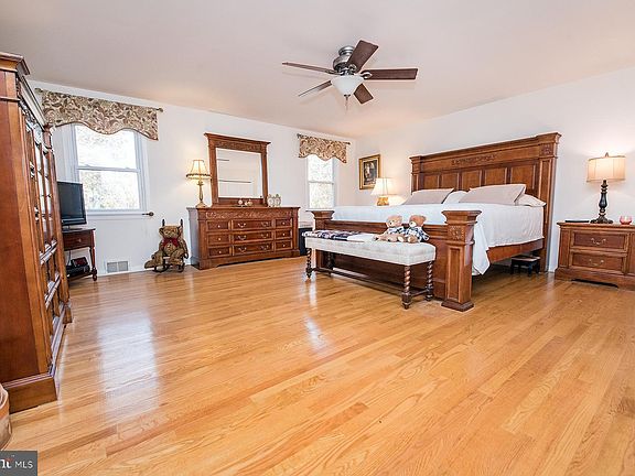 5th image of 44 Beechwood Dr