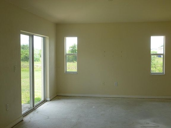 3rd image of 816 Adeline Ave