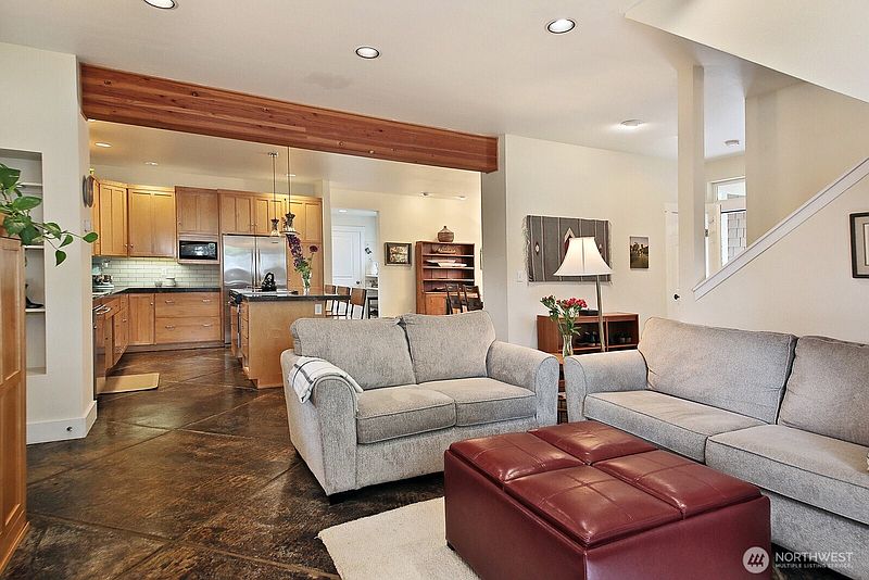 4th image of 301 Noblecliff Place