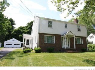 7 S Center St, Windsor Locks, CT 06096