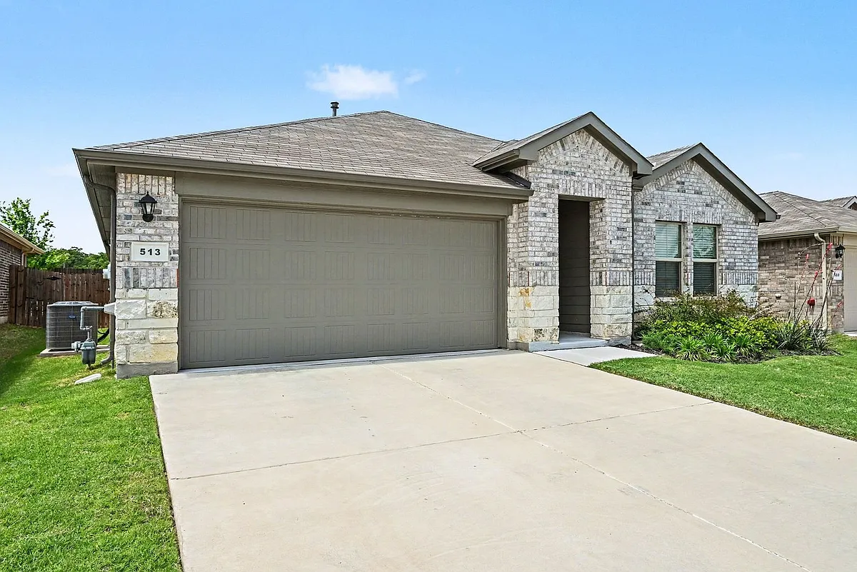 Building Photo - 513 Bronze Cir W
