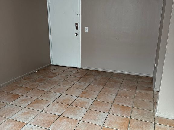 2nd image of 717 Elliott Ave APT 2