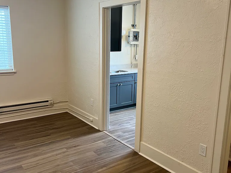 1237 Commerce Ave #6 — Photo 3