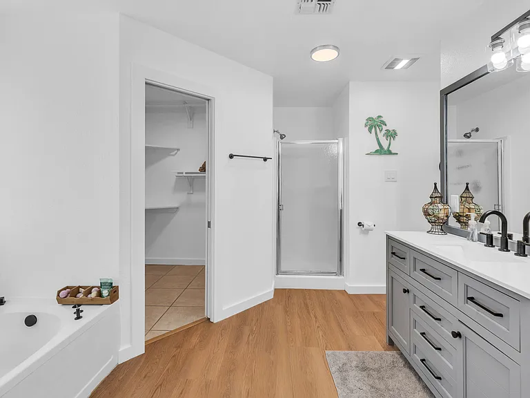15829 Vincent Dr — Photo 31