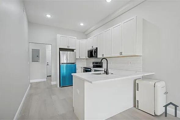 105 N 63rd St #5 — Photo 3