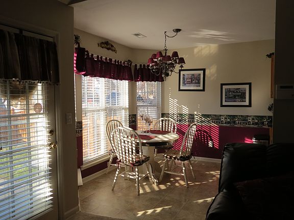 Eat In Kitchen - Bay Window