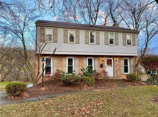 1555 Holly Hill Dr, Bethel Park, PA 15102
