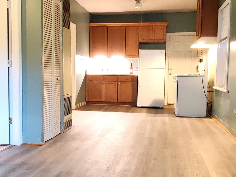 1237 W 31st Pl — Photo 1