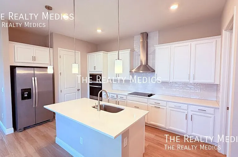 6495 Cyrils Dr — Photo 4