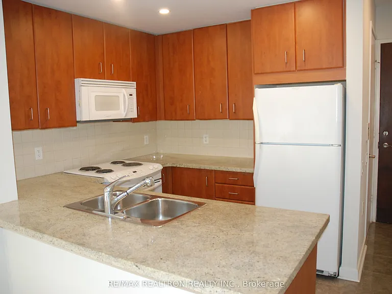 85 Bloor St E #913 — Photo 7