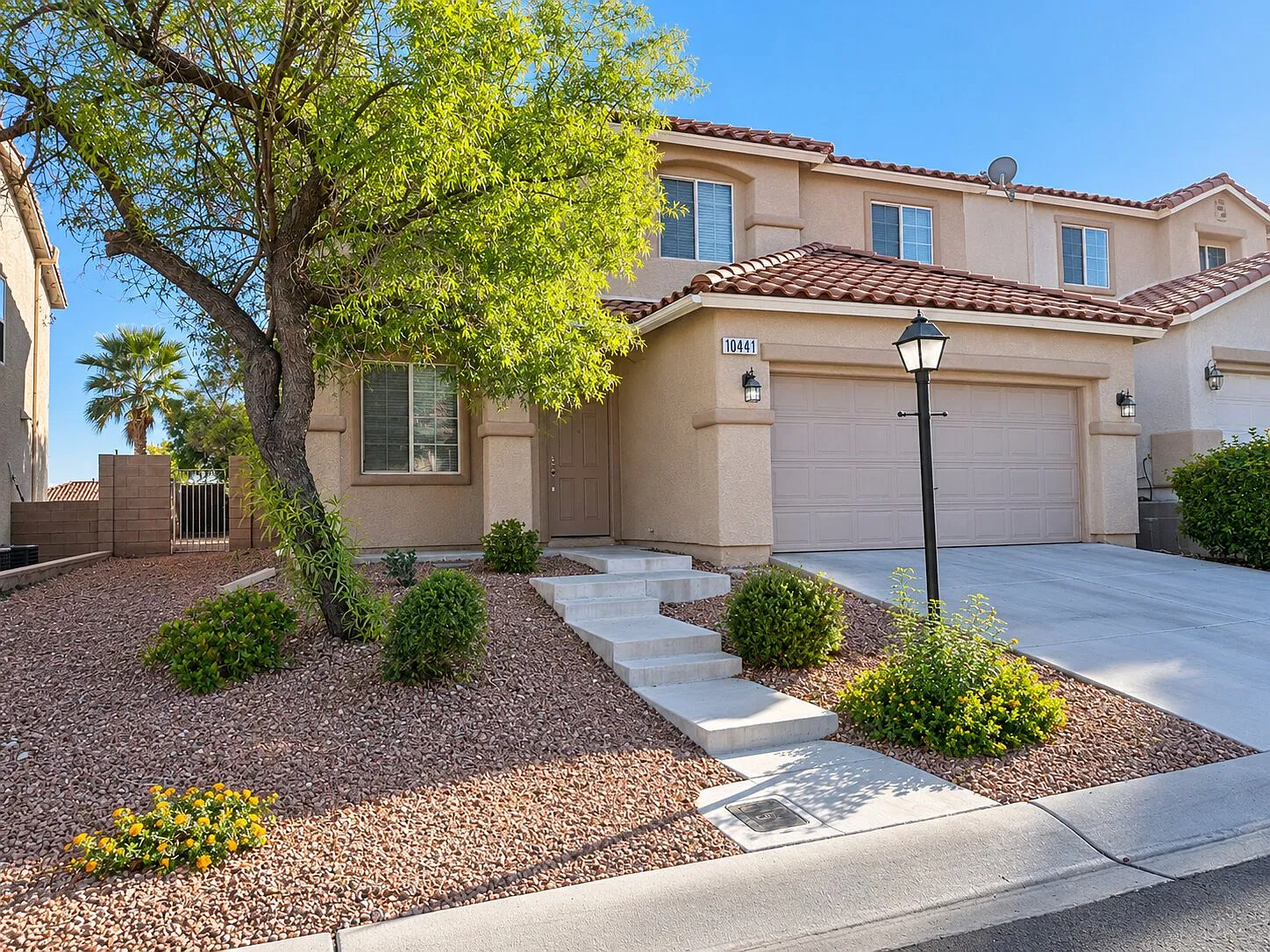 3 bed, 2.5 bath, 2024 sqft, $2,250 — Photo 2