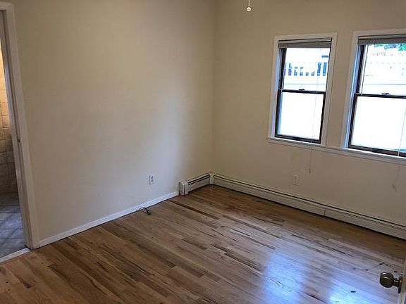 5th image of 27 Bayberry Dr