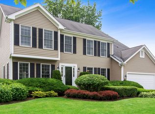 269 Stone Fence Rd, Vernon Hills, IL 60061