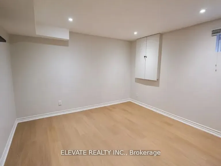 66 Willowbrook Rd #LOWER — Photo 3