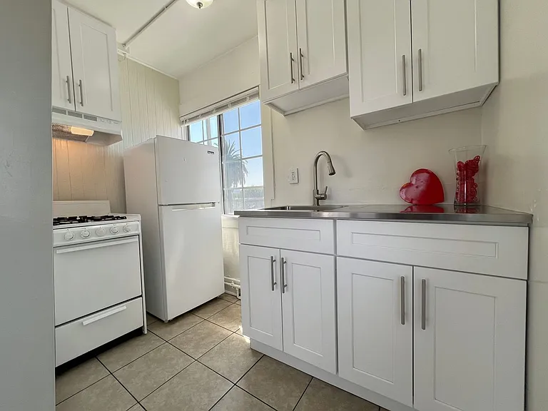 701 Linden Ave — Photo 4