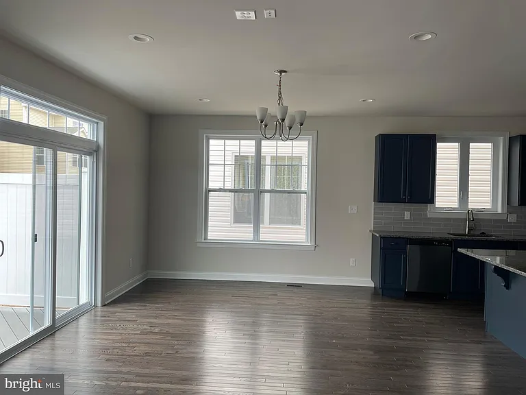 512 Lewis St — Photo 7