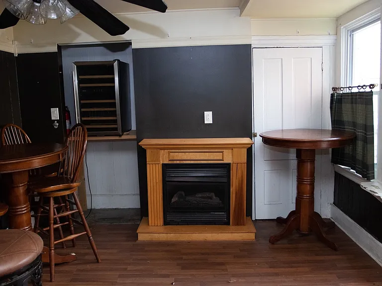 1821 Edwards Way — Photo 5