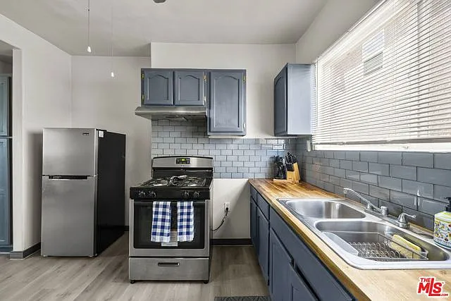 3611 Whiteside St #B — Photo 3