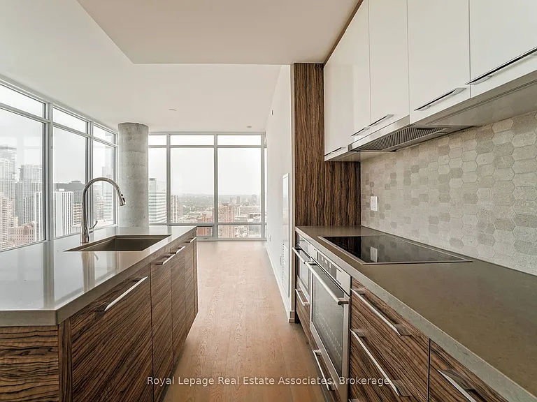 488 University Ave #2302 — Photo 16