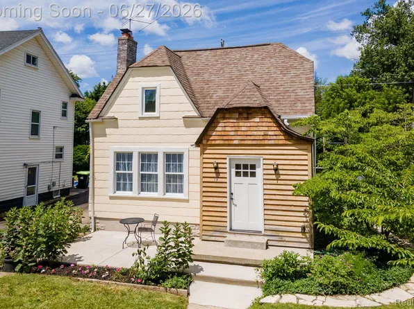 39 Mohawk Rd, Pontiac, MI 48341