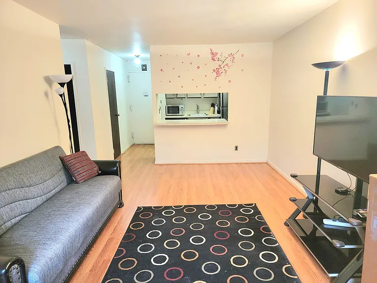 2 Elmwood Park Dr #322 — Photo 15