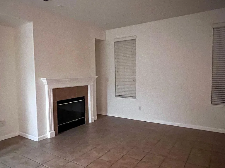 48 W Brilloso Ln — Photo 3