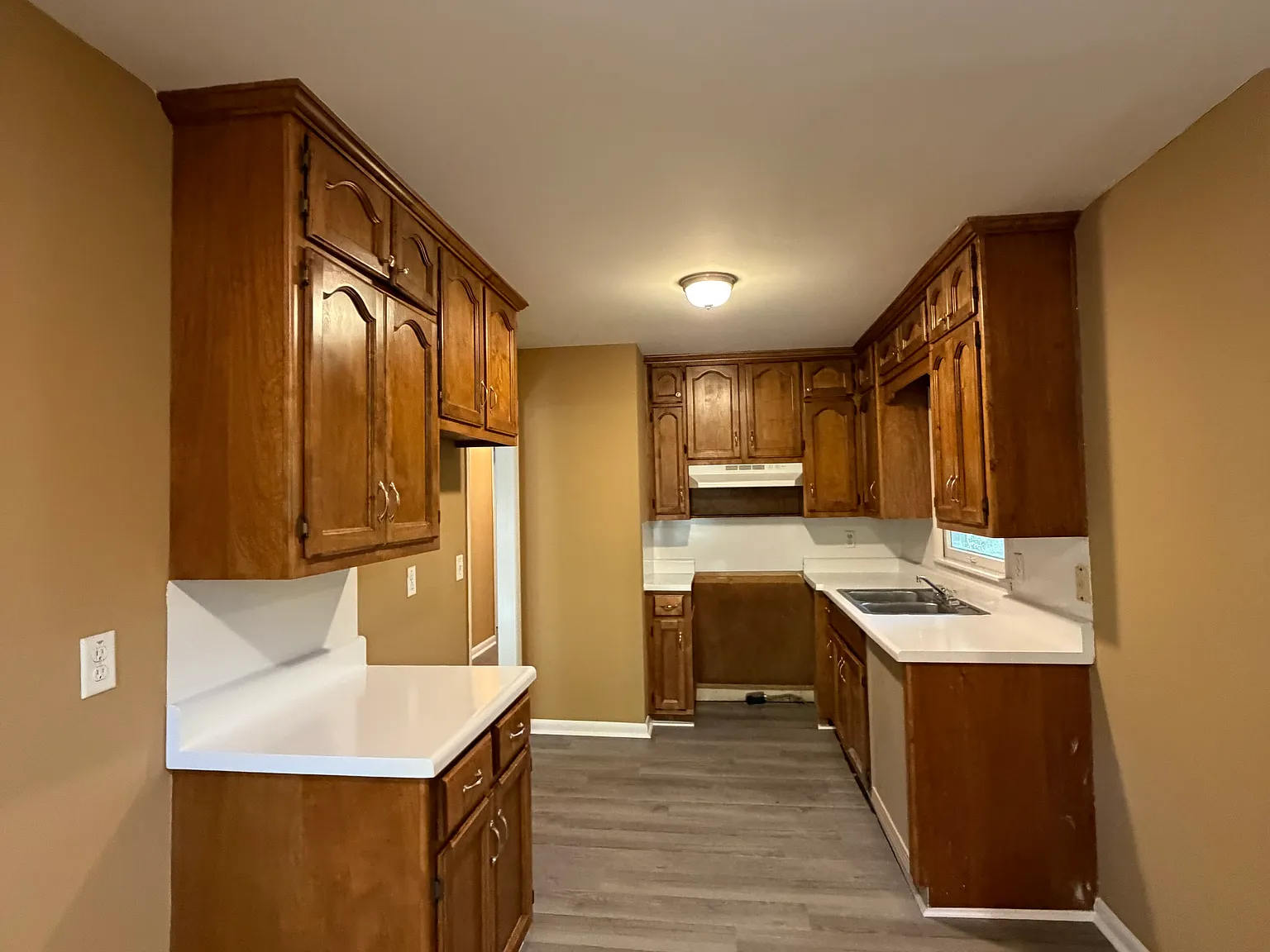 3 bed, 924 sqft, $1,200 — Photo 4