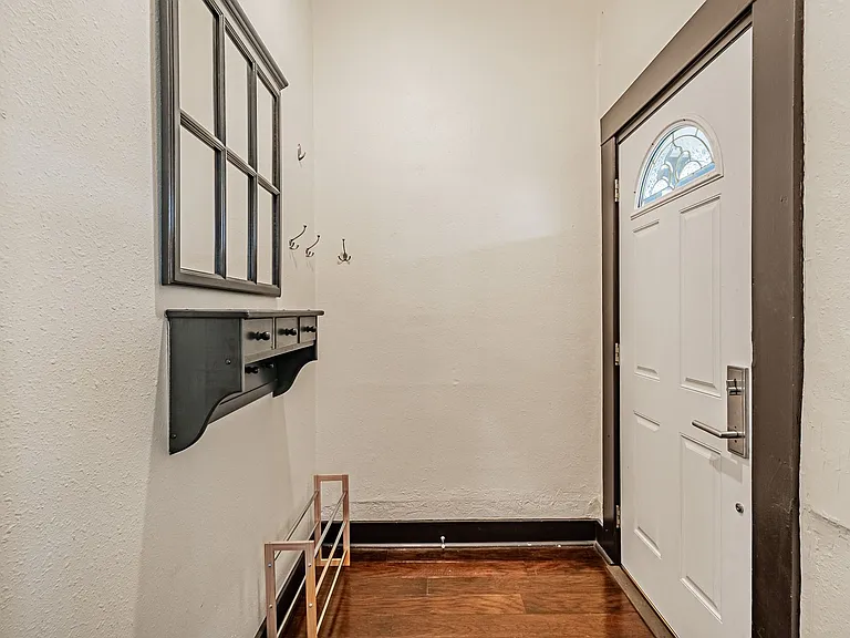 908 S Washington St — Photo 2