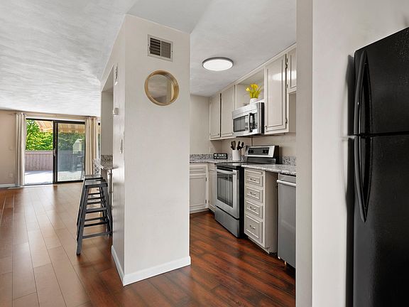 5th image of 4545 W Pine St