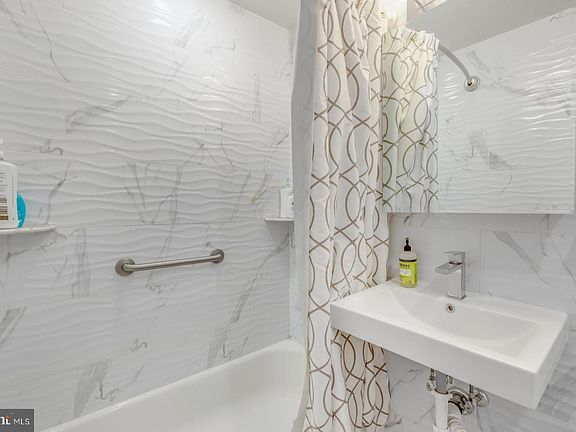 5th image of 624 N 35th St #2