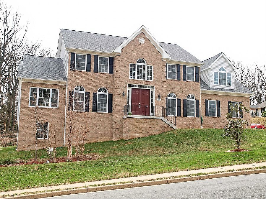 2 yr young Brick Front Custom Colonia